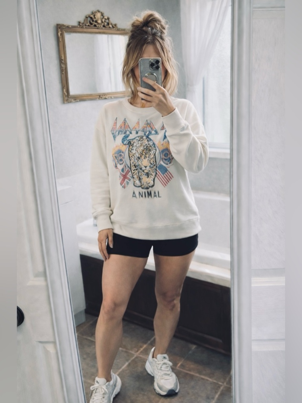 Maurices Brand Def Leppard Graphic Sweatshirt | Size: XL | Like New